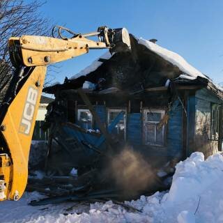 Демонтаж зданий зимой: деревянный дом, Пробуждение