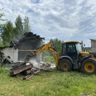Демонтаж кирпичного дома в Октябрьском районе